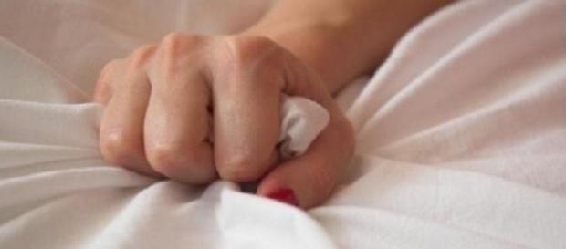 Entre as dicas dadas pelo médico está se hidratar muito após a relação. Entre as dicas dadas pelo médico está se hidratar muito após a relação.