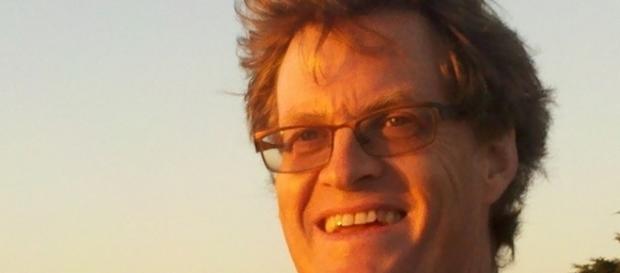 Ninguém desconfiava que um dos mais respeitados autores de HQs pudesse ser acusado de pedofilia. Ninguém desconfiava que um dos mais respeitados autores de HQs pudesse ser acusado de pedofilia.