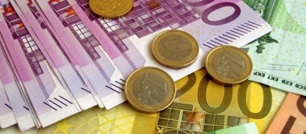 Pagamenti in contanti. Il limite di 3.000 euro e non solo Pagamenti in contanti. Il limite di 3.000 euro e non solo