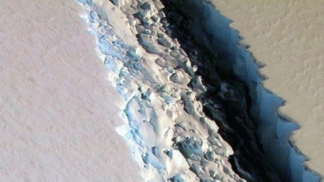 L'enorme frattura nei ghiacci dell'Antartide