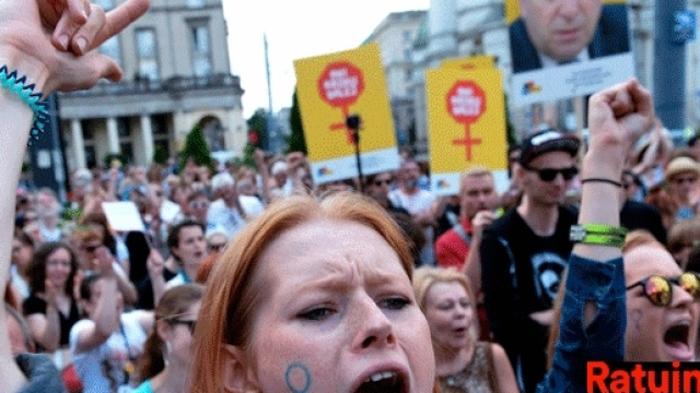 Le comité polonais Sauvons les femmes a été très largement actif dans les mouvements de protestation, notamment contre la loi sur l'avortement