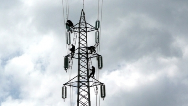 Linee Elettriche ad Alta Tensione - Lavoro per imbianchini piloni in Francia -