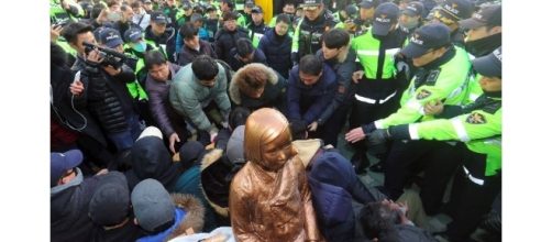 Donne superstiti alla schiavitù manifestano in Corea - The Business Times