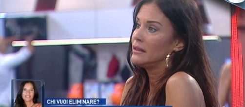 Antonella Mosetti risponde alle critiche sulla sua operazione: ecco le sue parole.