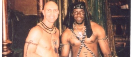 Prince Thompson Iyamu with actor Arnold Vosloo during the shooting of The Mummy