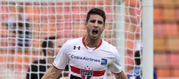 Calleri pode, ainda em 2017, vestir a camisa tricolor Calleri pode, ainda em 2017, vestir a camisa tricolor