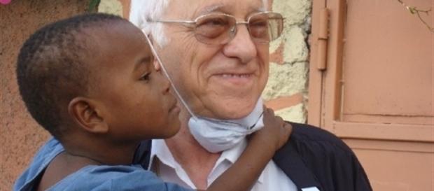 El Padre Ángel en un centro infantil El Padre Ángel en un centro infantil