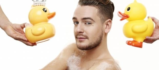 Jeremstar dans sa fameuse baignoire ! Jeremstar dans sa fameuse baignoire !