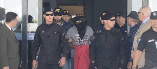 Momento de la liberación del asesino de Brian Momento de la liberación del asesino de Brian