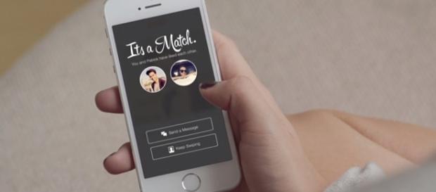O Tinder concluiu, após pesquisa, que em janeiro sua chance de dar match é muito maior O Tinder concluiu, após pesquisa, que em janeiro sua chance de dar match é muito maior