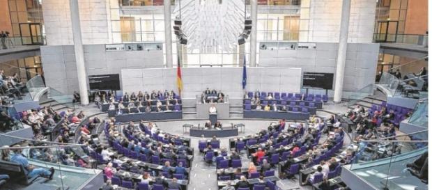 Satte Nebenverdienste im Bundestag | Unsere Politiker kassieren ... - bild.de Satte Nebenverdienste im Bundestag | Unsere Politiker kassieren ... - bild.de