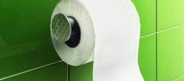 Seja com ducha, seja à base de papel, limpeza adequada evita irritações na pele e até mesmo infecções Seja com ducha, seja à base de papel, limpeza adequada evita irritações na pele e até mesmo infecções
