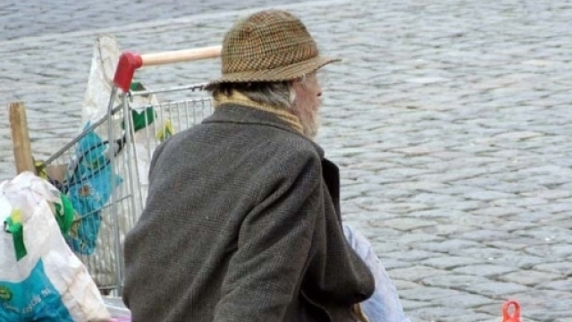 Il gelo che si è abbattuto sull'Italia sta causando diverse vittime tra i clochard - rete8.it