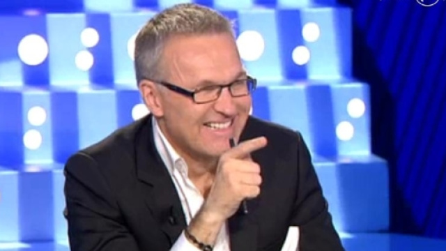 Laurent Ruquier sait faire tourner son émission. La qualité des chroniqueurs, c'est autre chose - allocine.fr