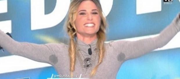 Capucine Anav moquée pour ses auréoles sous les bras Capucine Anav moquée pour ses auréoles sous les bras