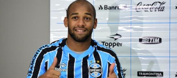 Fellipe Bastos em sua passagem pelo Grêmio Fellipe Bastos em sua passagem pelo Grêmio
