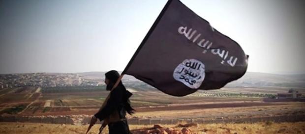 La bandiera dell'Isis, secondo fonti di intelligence italiane sventolerebbe su diversi villaggi albanesi e kosovari La bandiera dell'Isis, secondo fonti di intelligence italiane sventolerebbe su diversi villaggi albanesi e kosovari
