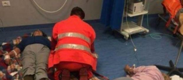 Malati a terra all'ospedale di Nola; immediato intervento delle Forze dell'Ordine Malati a terra all'ospedale di Nola; immediato intervento delle Forze dell'Ordine