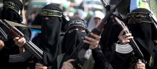 Un gruppo di donne combattenti dello Stato Islamico Un gruppo di donne combattenti dello Stato Islamico