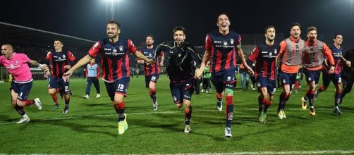 I calciatori del Crotone, squadra di Serie A.