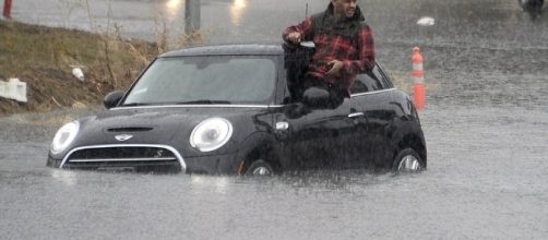 Wet, winter storm pummels Northern California leaving drivers stranded. -- dailymail.co.uk