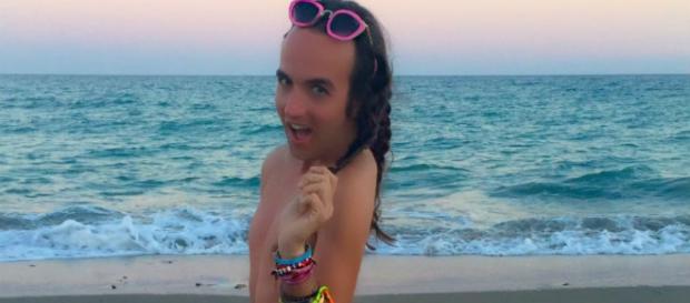 Aless Gibaja, fenómeno 'youtuber' y gran hermano. Aless Gibaja, fenómeno 'youtuber' y gran hermano.