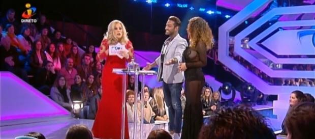 Foi com este vestido preto que a inquilina da casa mais vigiada do país arrasou Foi com este vestido preto que a inquilina da casa mais vigiada do país arrasou