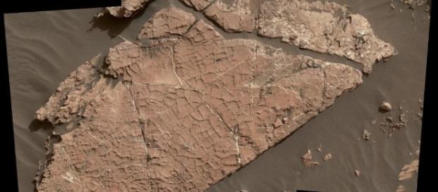 NASA's Curiosity finds new water evidence in possible cracked mud ... - aivanet.com NASA's Curiosity finds new water evidence in possible cracked mud ... - aivanet.com