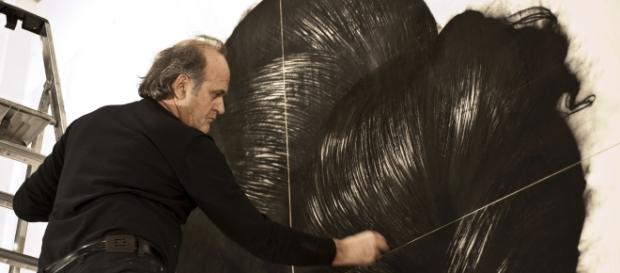 Omar Galliani al lavoro su Berenice, 2015, matita su tavola di pioppo, 4 tavole, 400x400 cm_3 Omar Galliani al lavoro su Berenice, 2015, matita su tavola di pioppo, 4 tavole, 400x400 cm_3