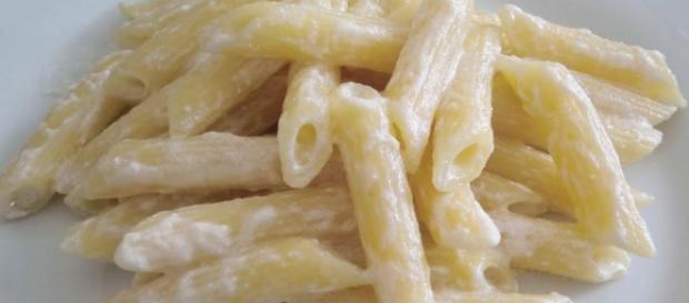 Piatto di penne alla ricotta molto veloce e gustoso; da preparare Piatto di penne alla ricotta molto veloce e gustoso; da preparare