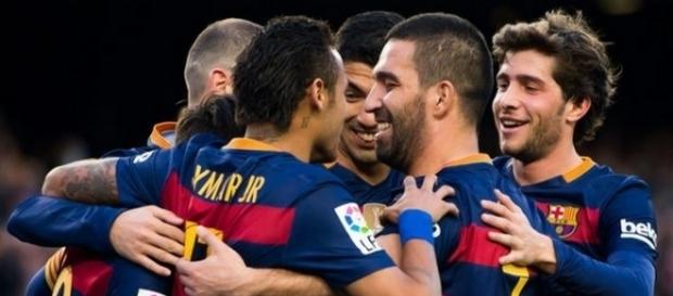Un joueur du FC Barcelone s'approche de l'OM. Un joueur du FC Barcelone s'approche de l'OM.