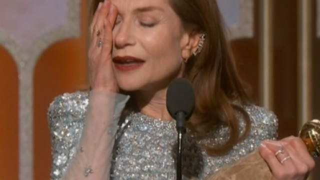 Isabelle Huppert émue après l'obtention du Golden Globe ... - eonline.com