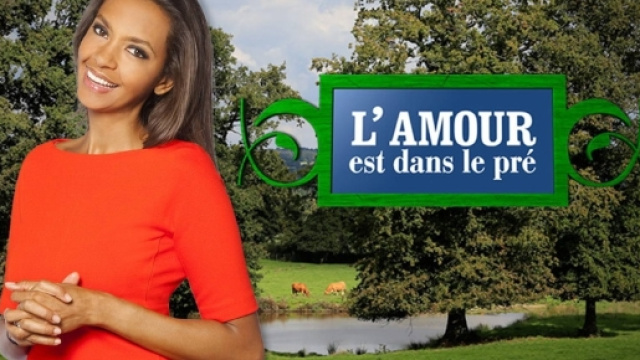 La toujours ravissante Karine Le Marchand aux commandes - ecran-total.fr