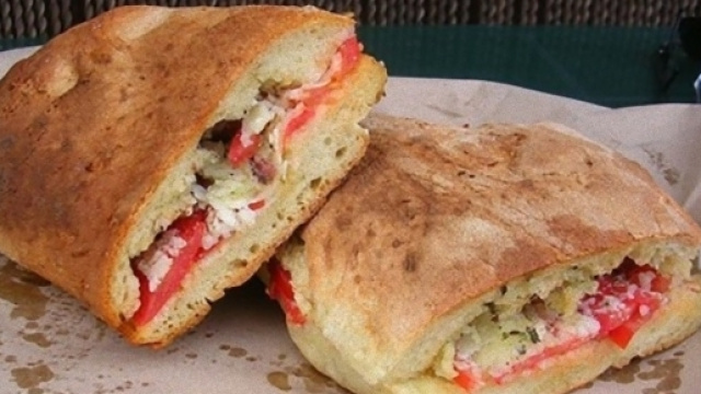 Pani cunzatu - Ricetta siciliana.