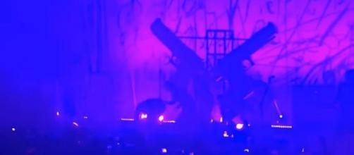 Marilyn Manson was crushed by a falling stage prop in NYC on Saturday [Image: YouTube/Watch Life]