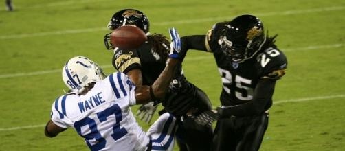 Reggie Nelson-Jaguars hits Reggie Wayne- [Image via Colts https://commons.wikimedia.org/wiki/File:Reggie_Nelson_Reggie_Wayne_MNF.jpg]