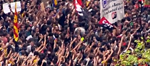 Catalanes protestan contra represión policial
