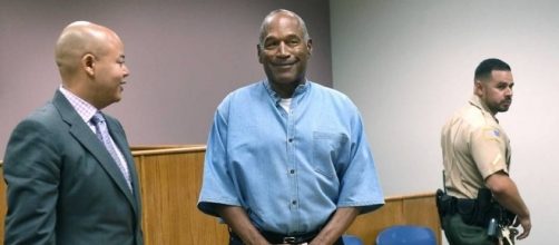 O.J. Simpson welcome at Hall of Fame after release from prison ... (Image Credit: Sportingnews/Youtube)