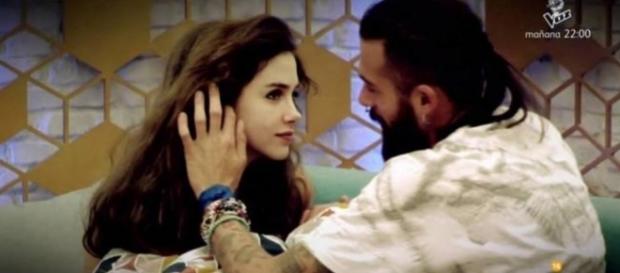 Carlota y José María; primera hora sin cámaras de Gran Hermano Revolution Carlota y José María; primera hora sin cámaras de Gran Hermano Revolution
