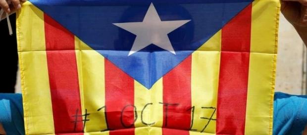 El tribunal constitucional de España ha declarado esta consulta como ilegal. Sin embargo, los catalanes han salido a votar. El tribunal constitucional de España ha declarado esta consulta como ilegal. Sin embargo, los catalanes han salido a votar.