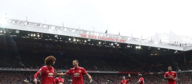 Fellaini marcó un doblete en la goleada del United (Twitter - Manchester United) Fellaini marcó un doblete en la goleada del United (Twitter - Manchester United)