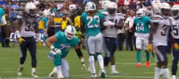 Jay Ajayi playing for Miami Dolphins against Los Angeles Chargers - Youtube screen capture / ESPN Jay Ajayi playing for Miami Dolphins against Los Angeles Chargers - Youtube screen capture / ESPN