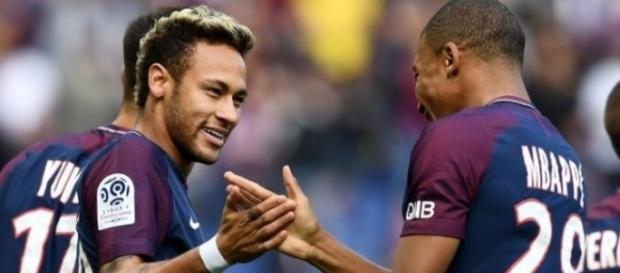 Neymar viveu mais uma tarde feliz, em Paris Neymar viveu mais uma tarde feliz, em Paris