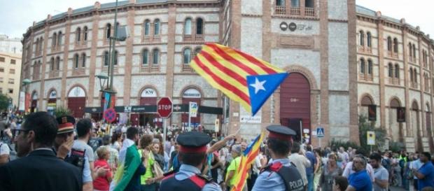 Según altos funcionarios de la policía nacional y la guardia civil, sus acciones el día de hoy han sido ejecutadas a "regañadientes" Según altos funcionarios de la policía nacional y la guardia civil, sus acciones el día de hoy han sido ejecutadas a "regañadientes"