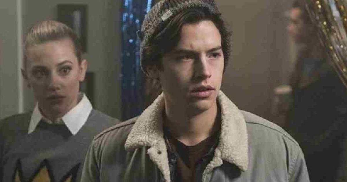 Riverdale Season 2 Southside Roots Cause Distance Between Betty Jughead