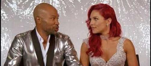 Derek Fisher and Sharna Burgess eliminated from 'DWTS' [Image Credit: Stefanie/YouTube screenshot]
