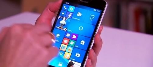 Windows Phone [Image via CNET/YouTube screenscap]