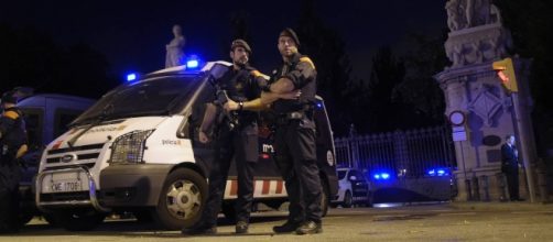 La polizia catalana sostiene l'indipendenza
