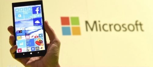 Microsoft has finally admitted that Windows Phone is dead in the water. | Credit (CNET/YouTube)