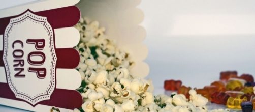 Movie theaters don’t have the appeal they used to. [Image via Pixabay]